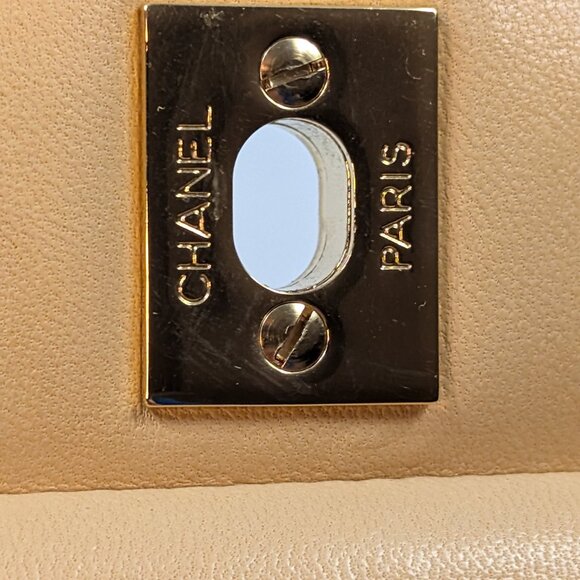 Chanel Vintage Classic Double Flap Bag in Cream Lambskin with Gold Hardware - Picture 15 of 16